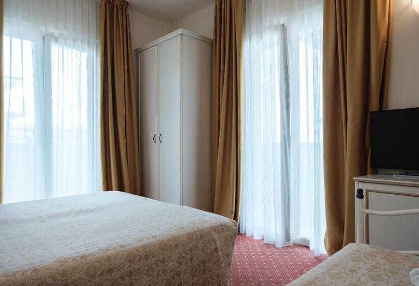 Quarto Estandar Vista Mar Lateral, Alexander