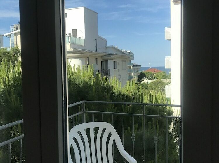 חדר סטנדרט, Augustus