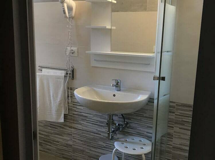 חדר סטנדרט, Augustus