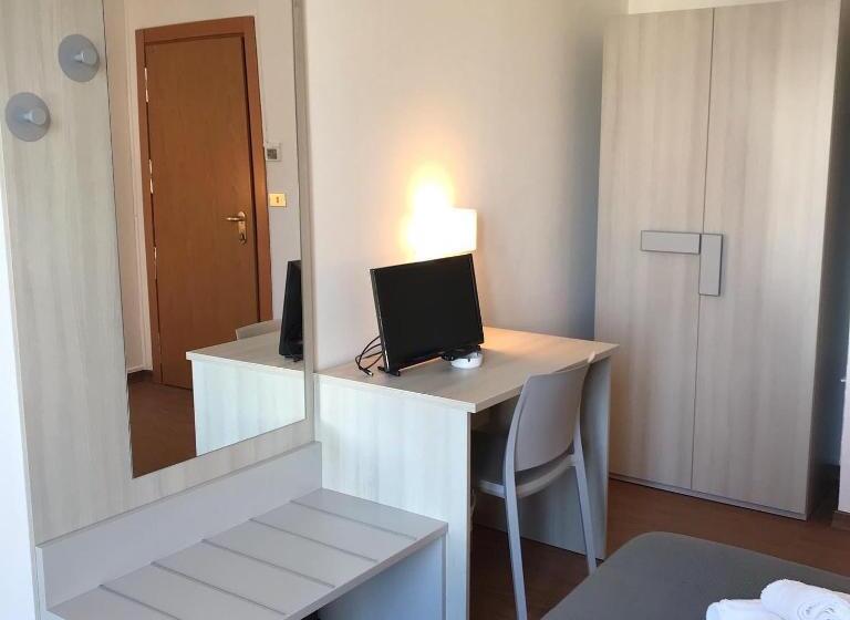 חדר סטנדרט, Augustus