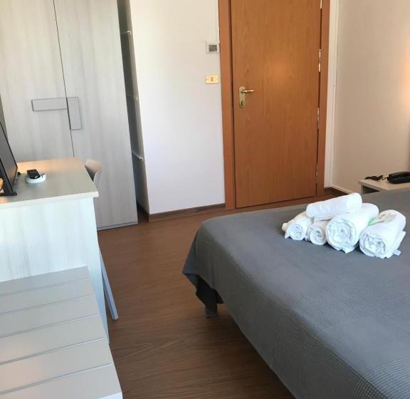 חדר סטנדרט, Augustus