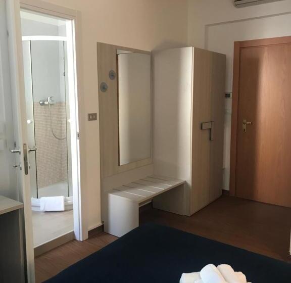 חדר סטנדרט לארבעה, Augustus