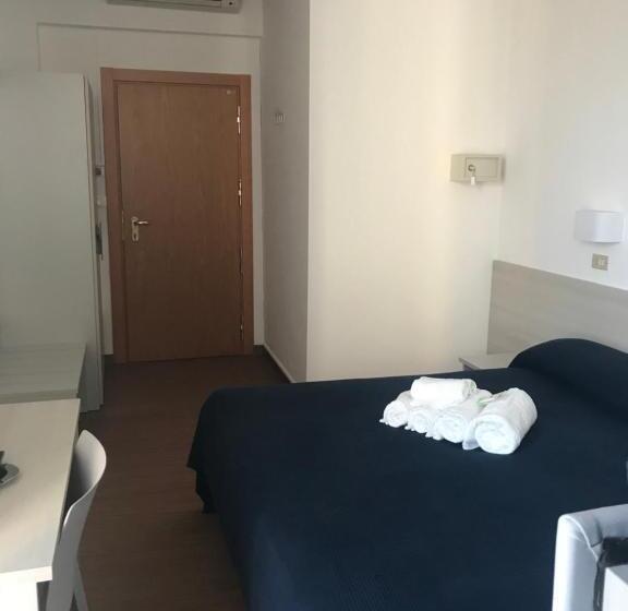 חדר סטנדרט לארבעה, Augustus