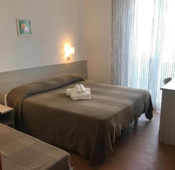 חדר סטנדרט לשלושה, Augustus