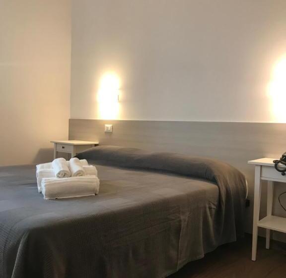 חדר בסיסי, Augustus