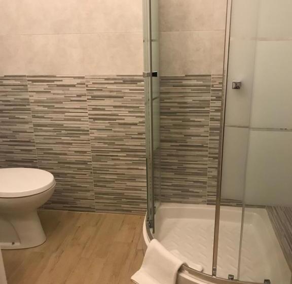 חדר בסיסי, Augustus