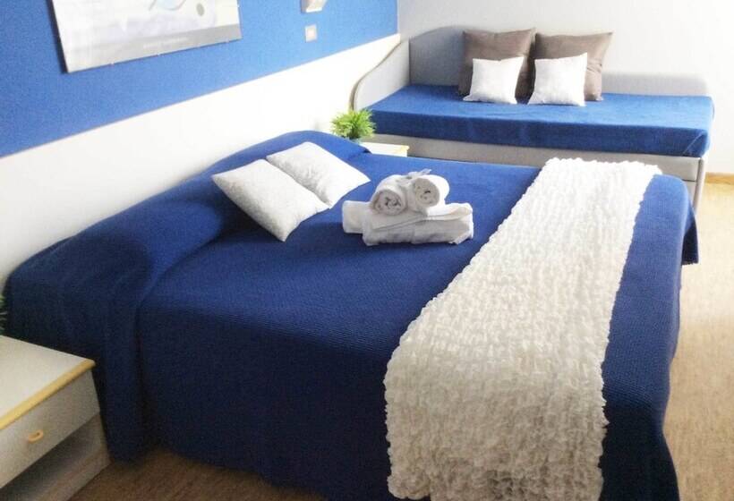 חדר סטנדרט לשלושה, Augustus