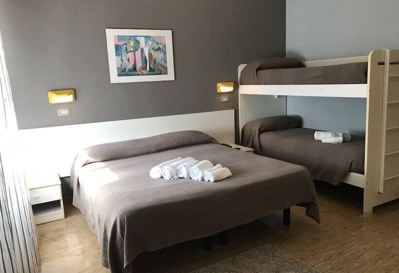 חדר סטנדרט לארבעה, Augustus