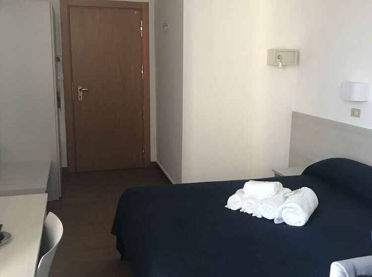 חדר סטנדרט לארבעה, Augustus