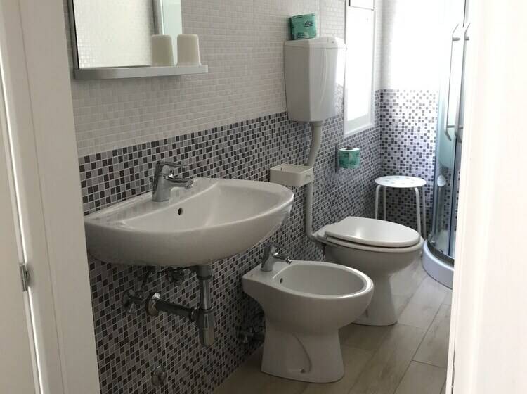 חדר סטנדרט לארבעה, Augustus