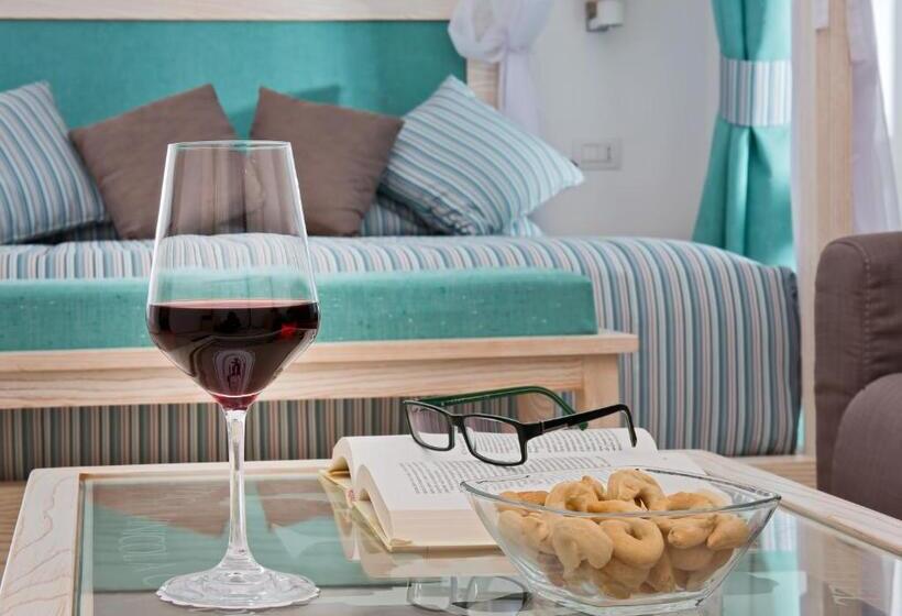 带海景的标准房, Capri Wine