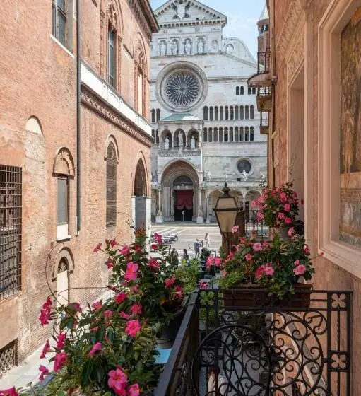 اتاق استاندارد با تخت بزرگ, Duomo Cremona
