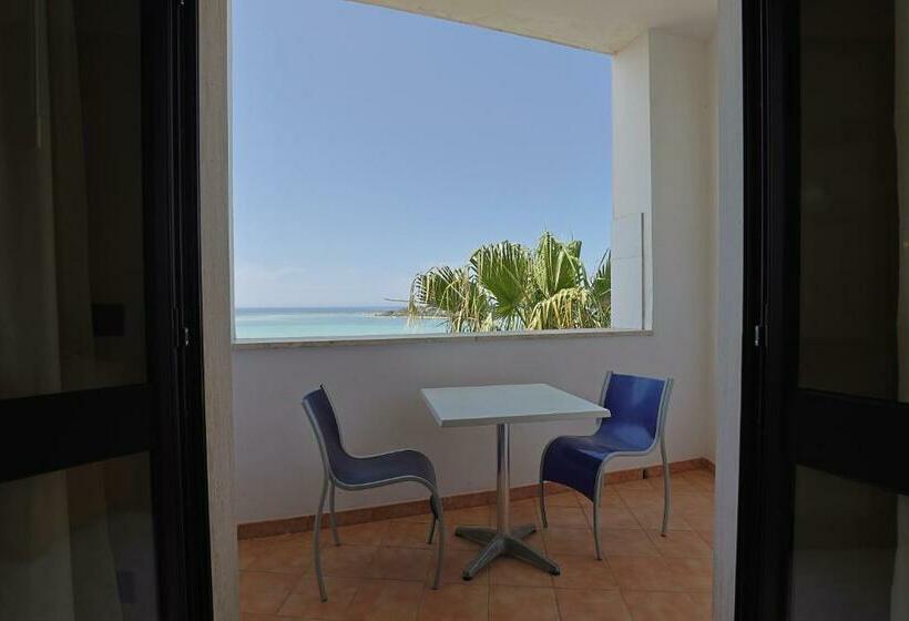 海景豪华三人间, Il Riccio