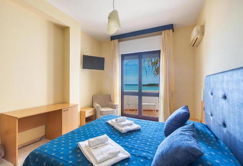 海景豪华三人间, Il Riccio