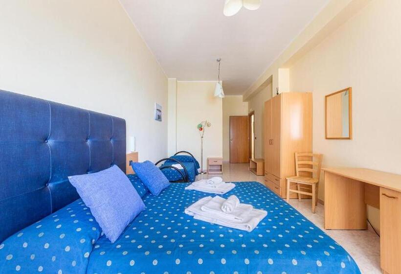 海景豪华三人间, Il Riccio