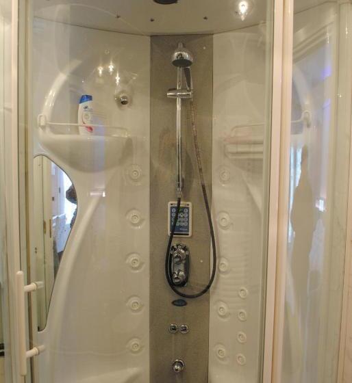 수피리어 룸, Matilde