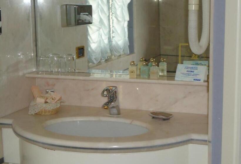 수피리어 룸, Matilde