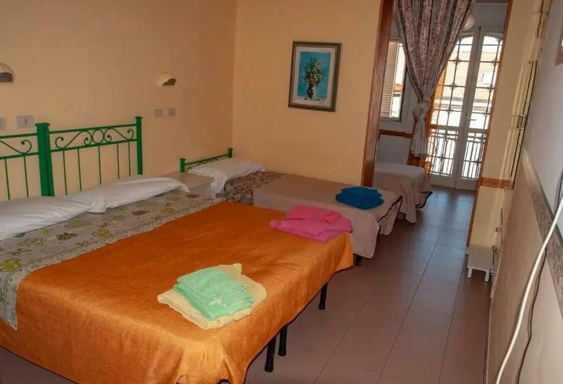اتاق استاندارد چهار تخته, Villa Morgana