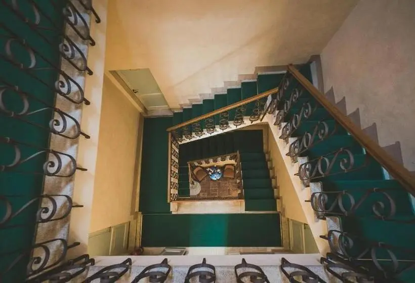 Perhesviitti, Villa Rinalducci