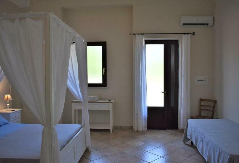 חדר סטנדרט לארבעה, B&b Li Ccoti