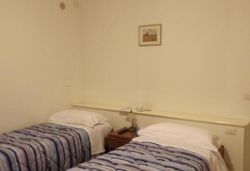 غرفة قياسية, Casablanca