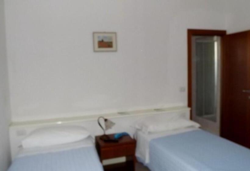 غرفة قياسية, Casablanca