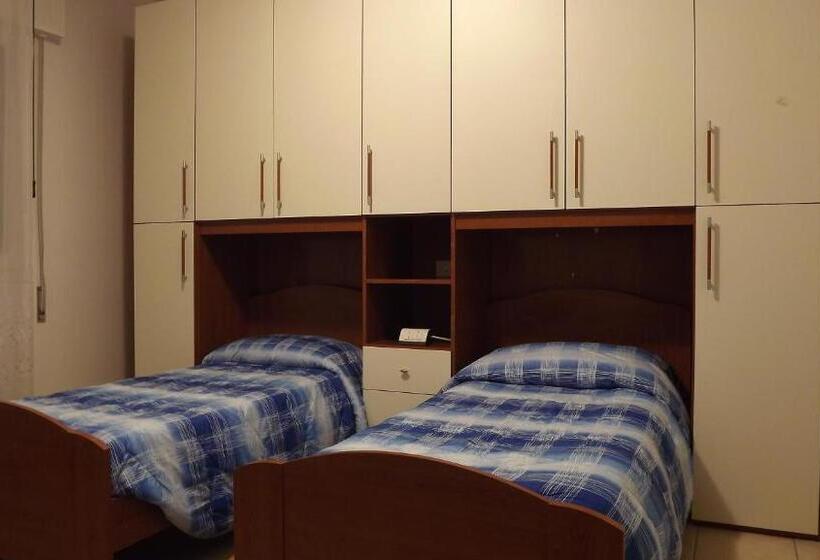 غرفة قياسية, Casablanca