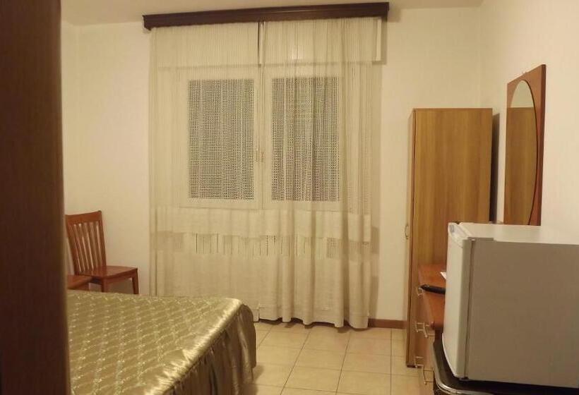 غرفة قياسية, Casablanca