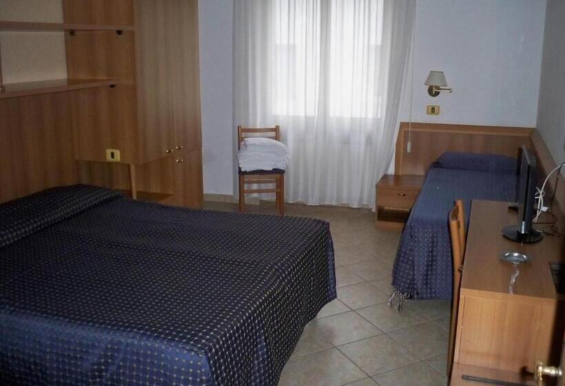 חדר סטנדרט לשלושה, Albergo Corradetti