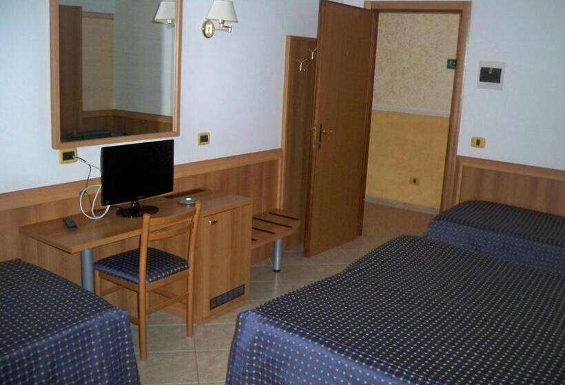 חדר סטנדרט לארבעה, Albergo Corradetti