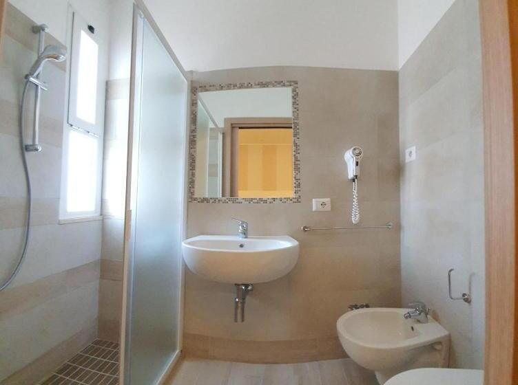 اتاق کلاسیک چهارنفره, Arno