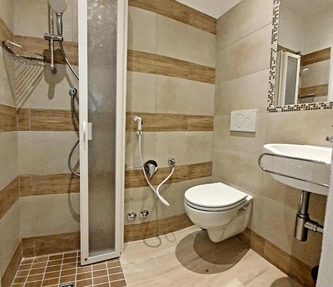 اتاق اکونومی یک تخته, Arno