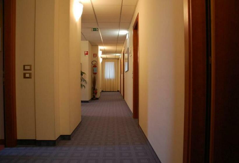 غرفة قياسية فردية, Belie