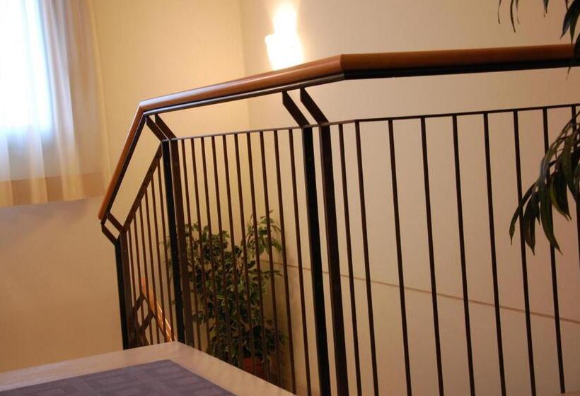 غرفة قياسية فردية, Belie