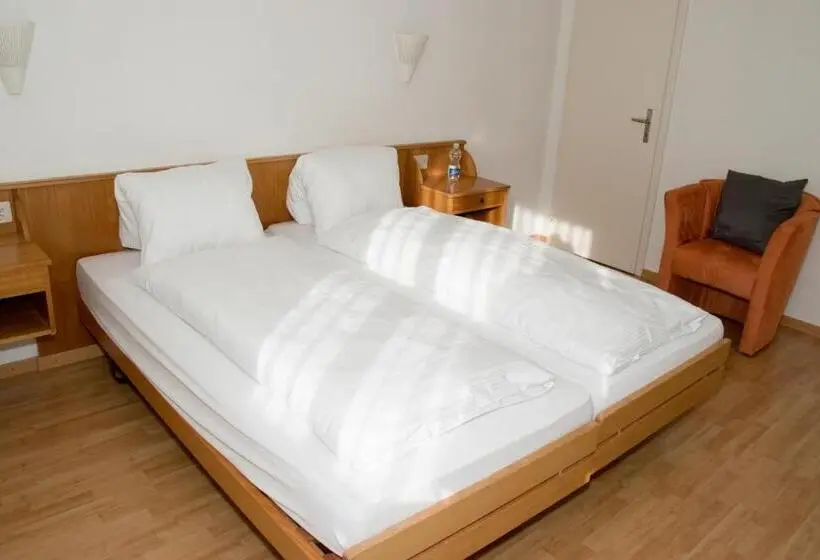 Economy Triple Room, Chamanna Bed & Breakfast