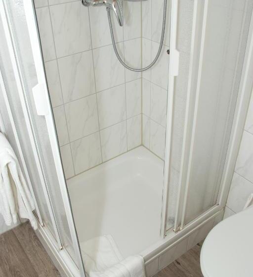 Economy Triple Room, Chamanna Bed & Breakfast