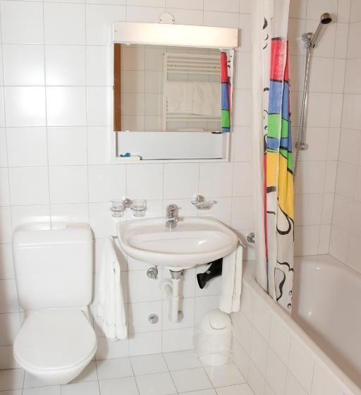 Economy Triple Room, Chamanna Bed & Breakfast