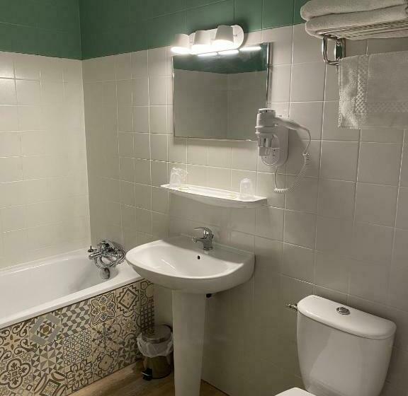 Номер Стандарт, Hôtel Restaurant De La Jonte