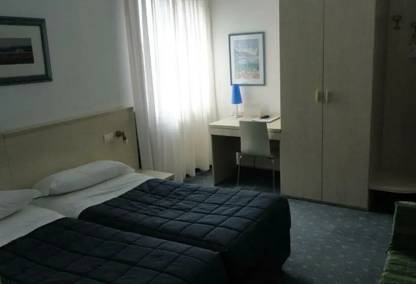 Standard-huone, Erika