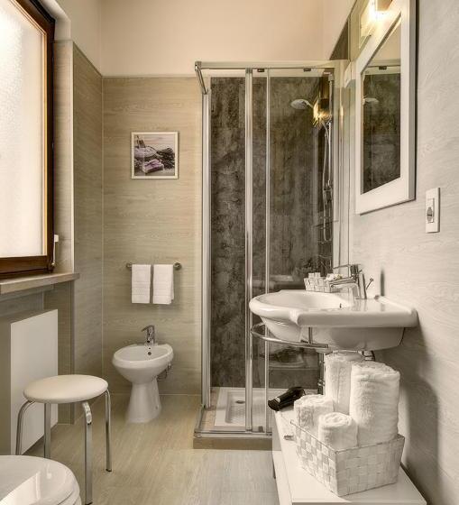 带阳台的高级房间, Erika