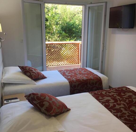 اتاق استاندارد سه نفره, Hôtel Le Mistral