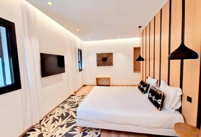 اتاق استاندارد سه نفره, Hôtel Le Mistral