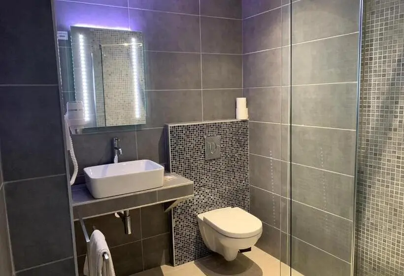 اتاق استاندارد چهار تخته, Hôtel Le Mistral