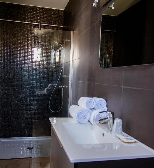 اتاق سوپریور سه تخته, Hôtel Le Mistral