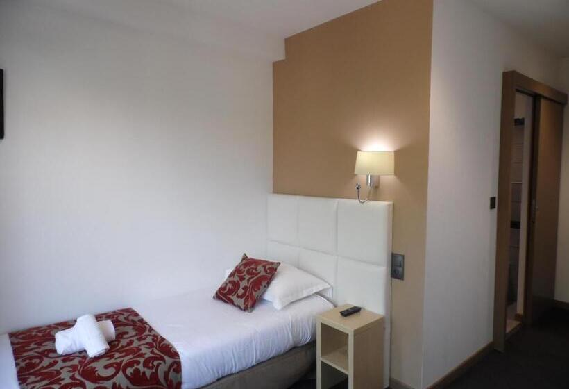 اتاق سوپریور سه تخته, Hôtel Le Mistral