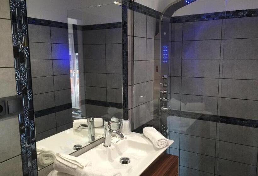 اتاق سوپریور چهار تخته, Hôtel Le Mistral