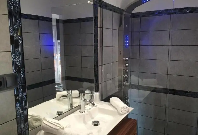 اتاق سوپریور چهار تخته, Hôtel Le Mistral