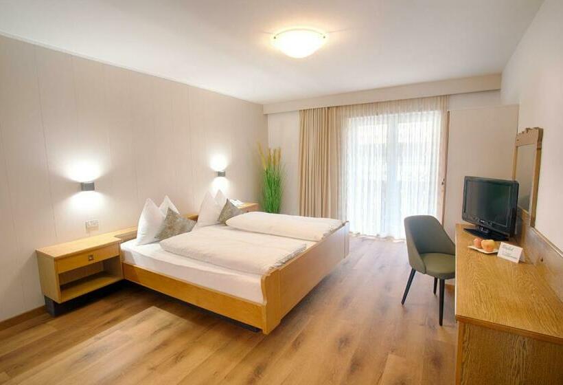 标准间带山景, Lamm