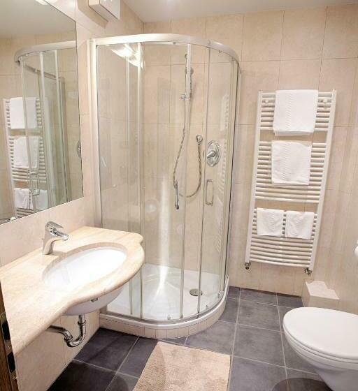 Comfort room with mountain view, Lamm