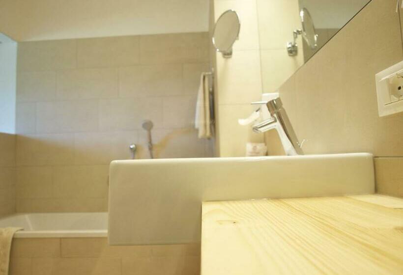 小型套房带阳台, Tyrol